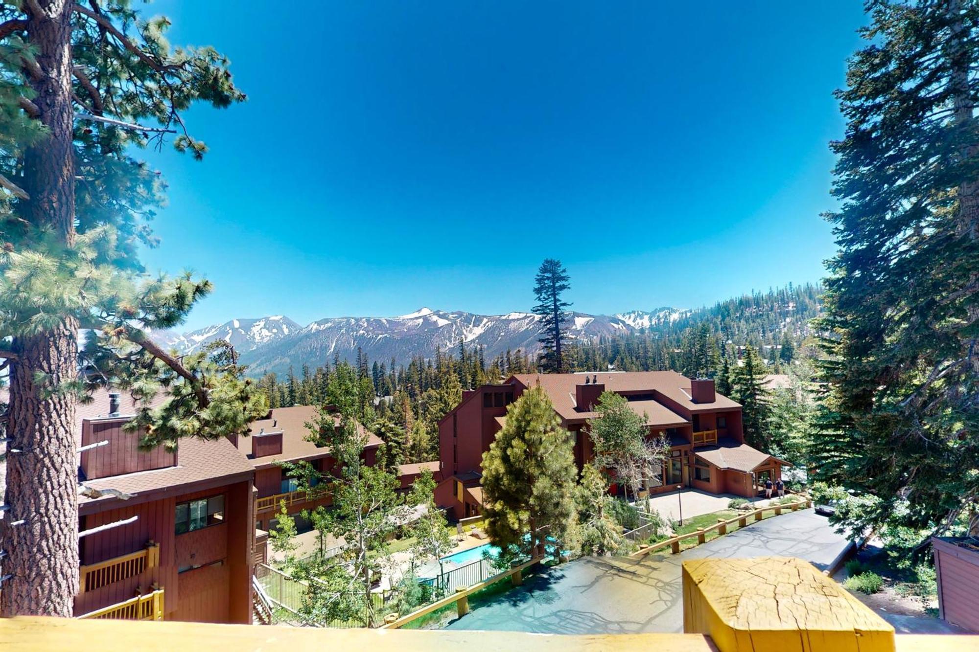 Mammoth Ski&racquet Club #131 *